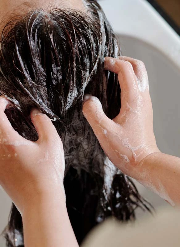 Floland catalogue model washing hair before the treatment ritual